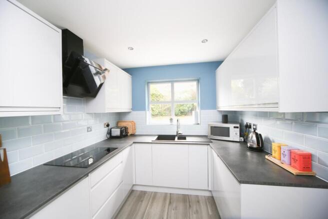 4 bed Detached for sale Image 4