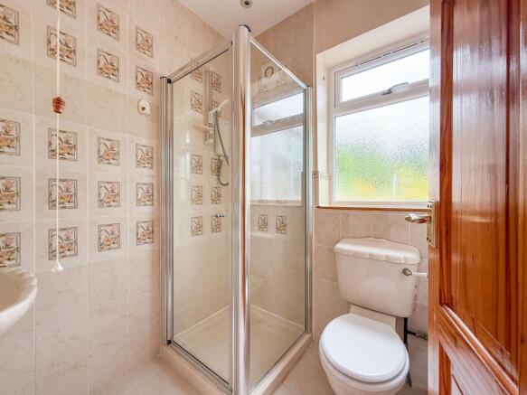 4 bed Bungalow for sale Image 10