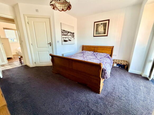 4 bed Detached for sale Image 12