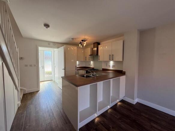 Kitchen 2.jpg