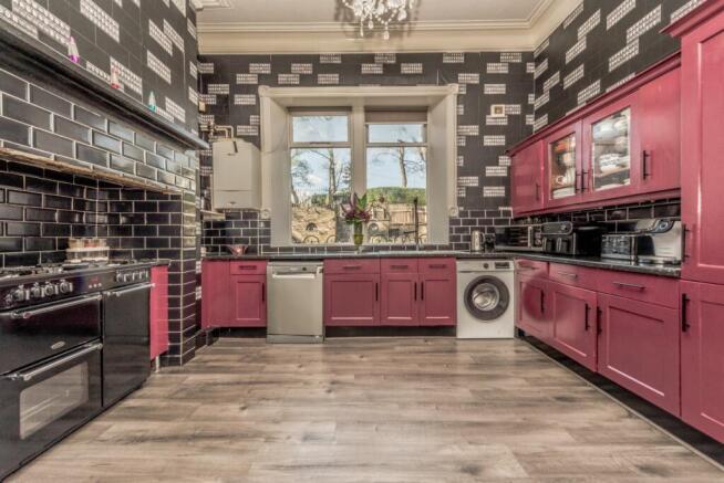 5 bed Semi-Detached for sale Image 10