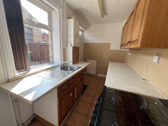 2 bed Terraced to rent Image 4
