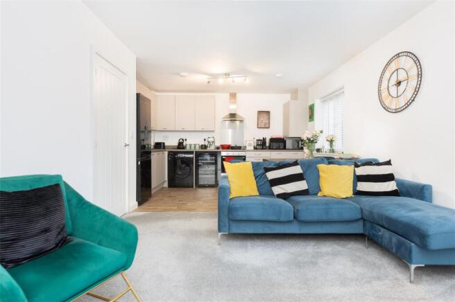 Open plan lounge/kitchen