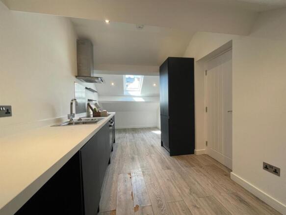 2 bed Apartment to rent Image 5