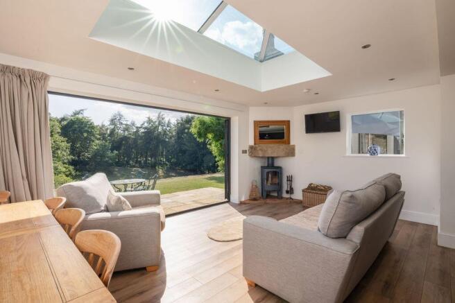 4 bed Detached for sale Image 9