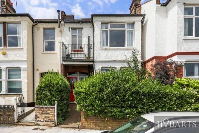 3 bedroom Split-Level maisonette with Own garden
