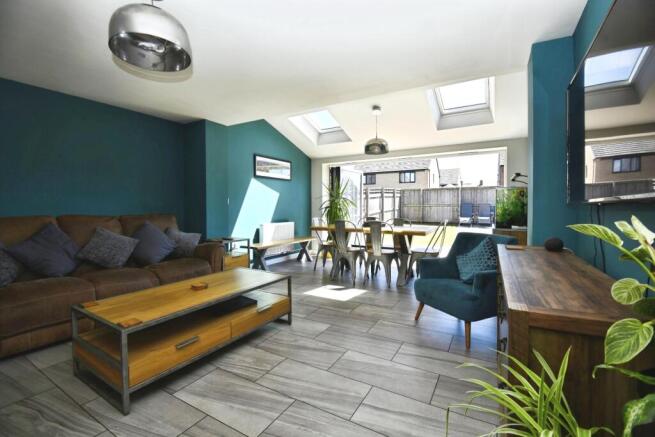 3 bed Semi-Detached for sale Image 10