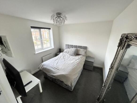 3 bed Semi-Detached to rent Image 8