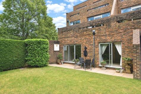 Stroudwater Park, Weybridge, KT13
