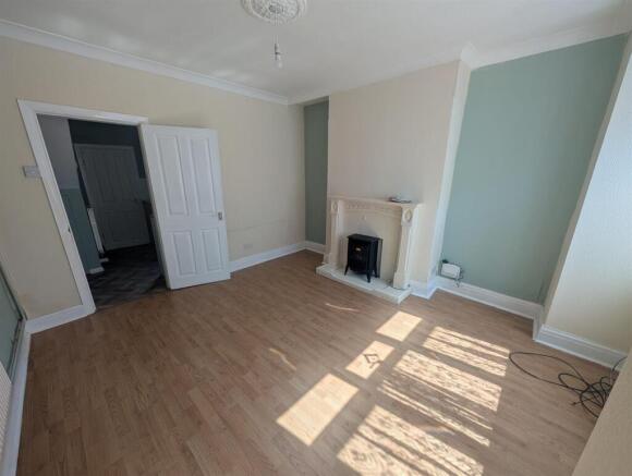 2 bed House to rent Image 3