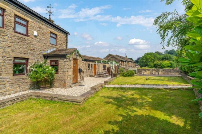 4 bed Detached for sale Image 4
