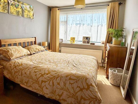 MAIN BEDROOM