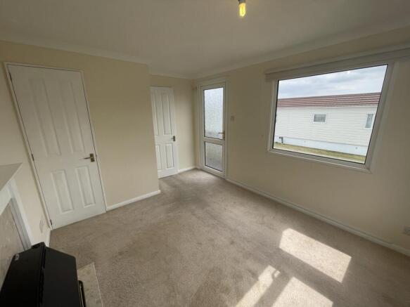 1 bed Detached to rent Image 4