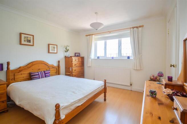 4 bed Detached for sale Image 7