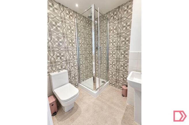 Ensuite to Master bedroom