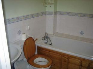 BATHROOM/WC