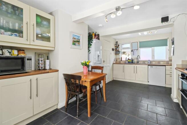 Kitchen 1.jpg