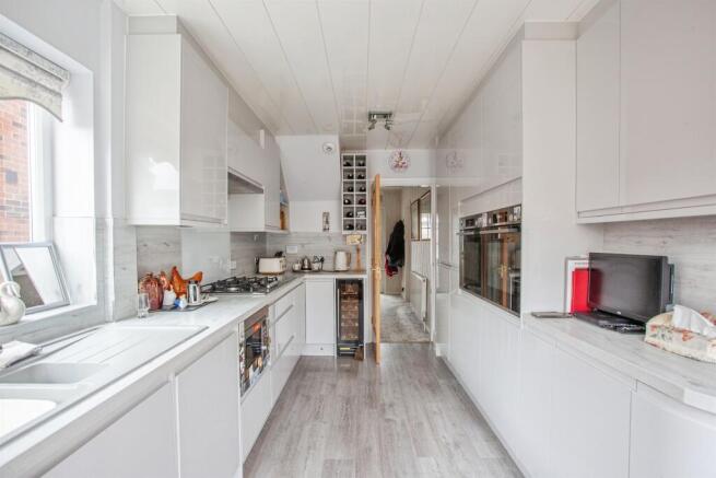 3 bed Semi-Detached for sale Image 7