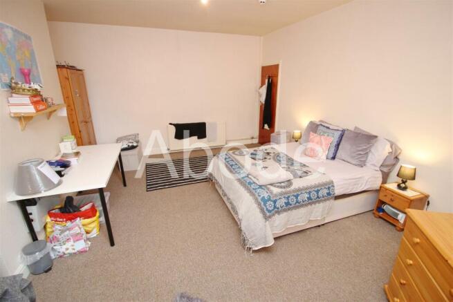 6 bed House to rent Image 7