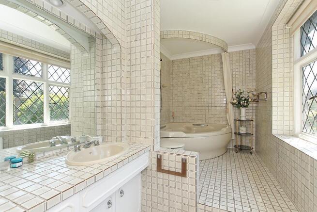 Sunn-En-Suite.jpg