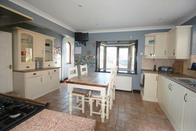 Kitchen 2.JPG