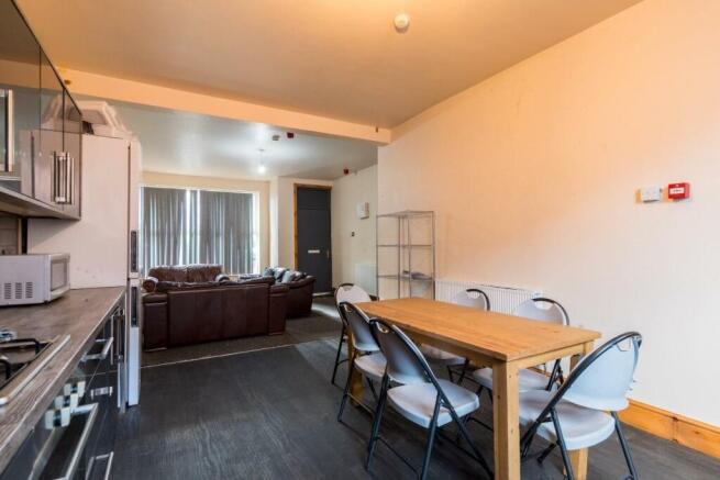 7 bed Terraced to rent Image 4