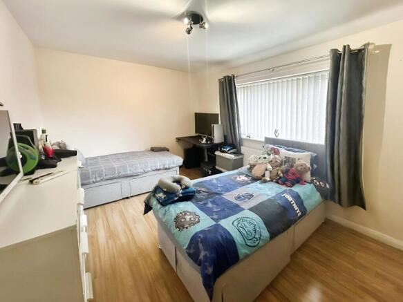 2 bed Terraced to rent Image 5