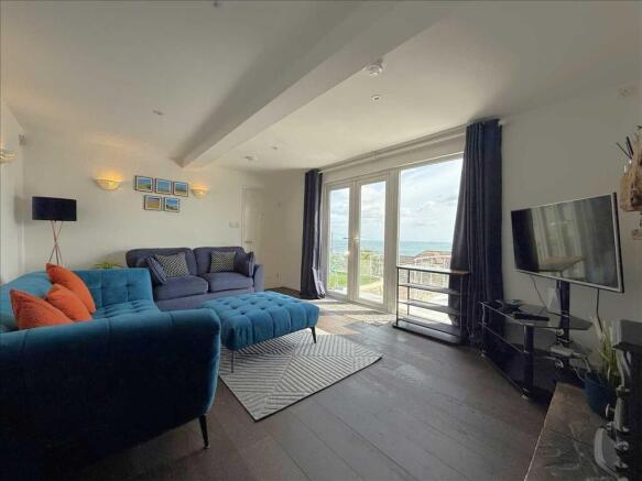 5 bed House for sale Image 4
