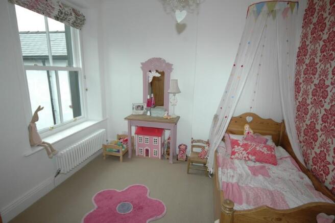 BEDROOM 2