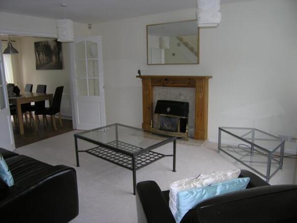 Linaker Road 1 Loung