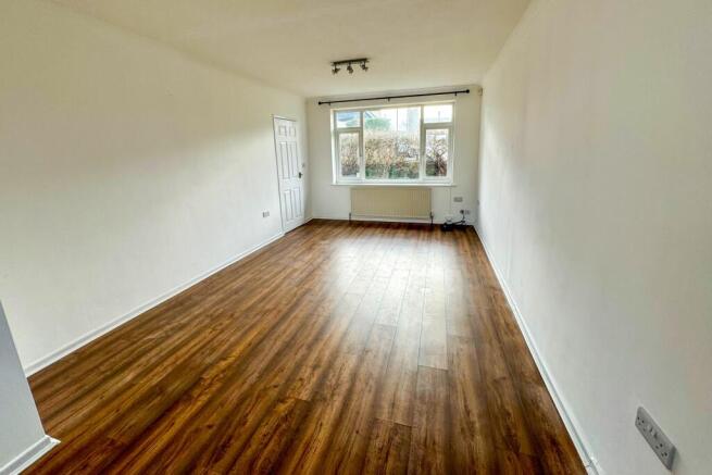 Greenfield Close, Sheffield, S8 7RP photo 4
