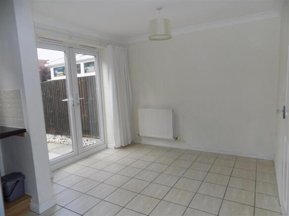 91 Alchester Court - Diner.JPG