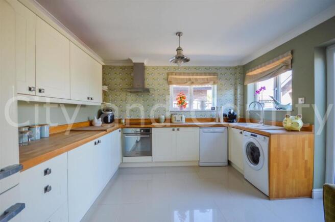 kitchen (3).jpg