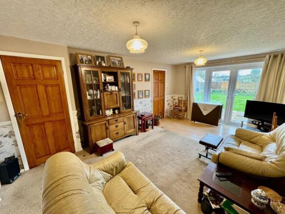 2 bed Semi-Detached Bungalow for sale Image 6