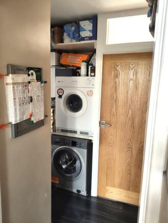 5 bed Semi-Detached for sale Image 6