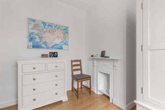 3 bed Terraced for sale Image 11