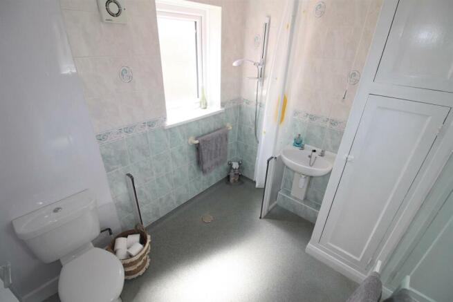 37 Monkseaton Dr-Bath.JPG