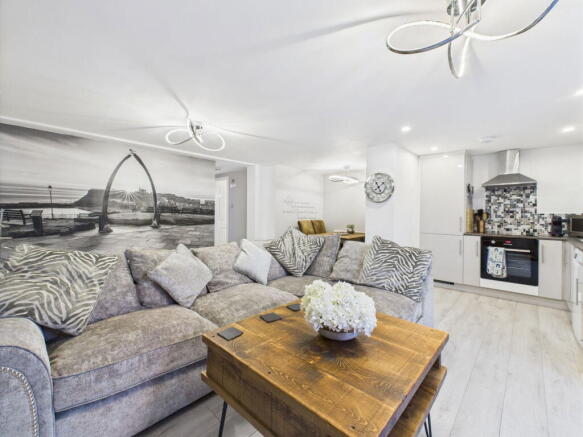 2 bed Flat for sale Image 7