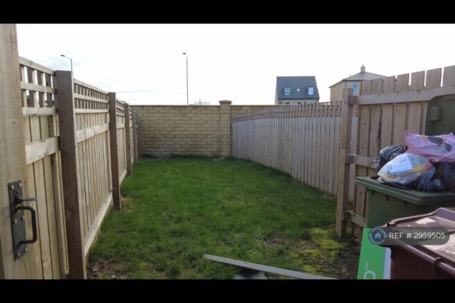 2 bed Semi-Detached to rent Image 11