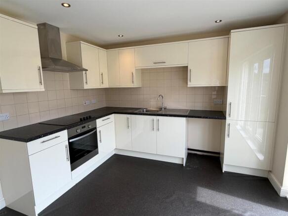 3 bed End of Terrace to rent Image 5