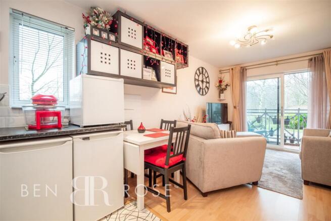 Lounge/Kitchen