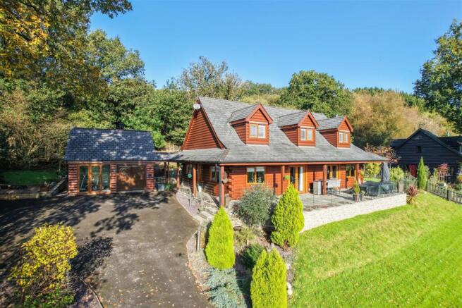 4-bed detached on 11 Oakmead Road, Llanharan, Pontyclun, Rhondda Cynon Taff, CF72 9FB, £735,000