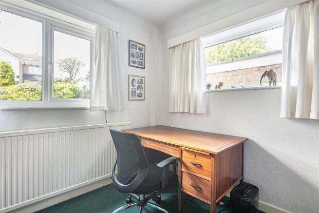 4 bed Detached for sale Image 9