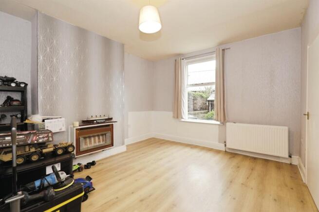 3 bed Semi-Detached for sale Image 11