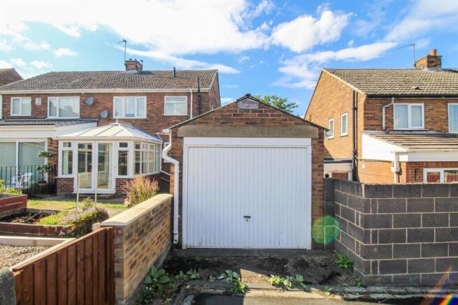 3 bed Semi-Detached for sale Image 11