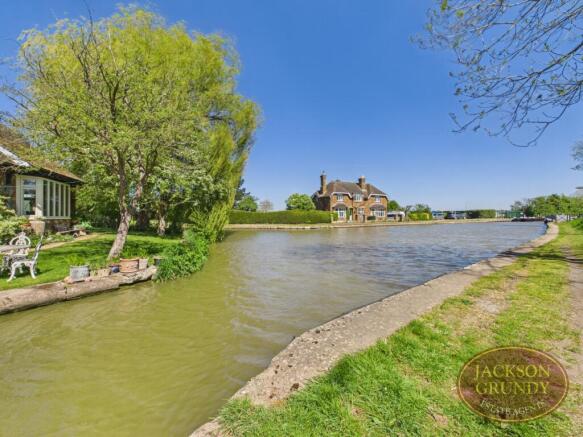 Long Buckby Wharf
