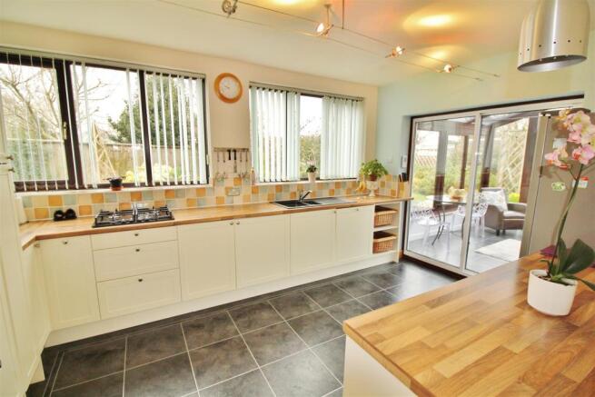 Kitchen..JPG