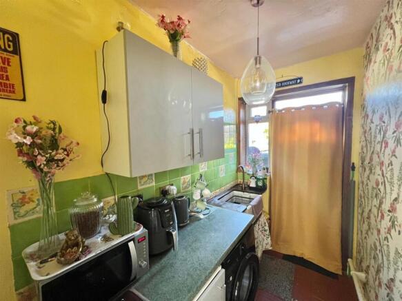 2 bed House for sale Image 3