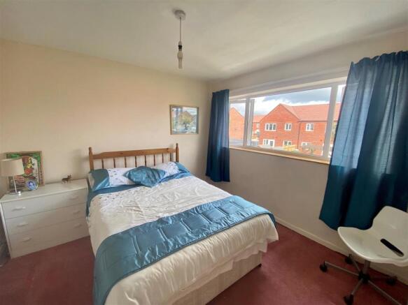51 Summerfield bed2.jpg