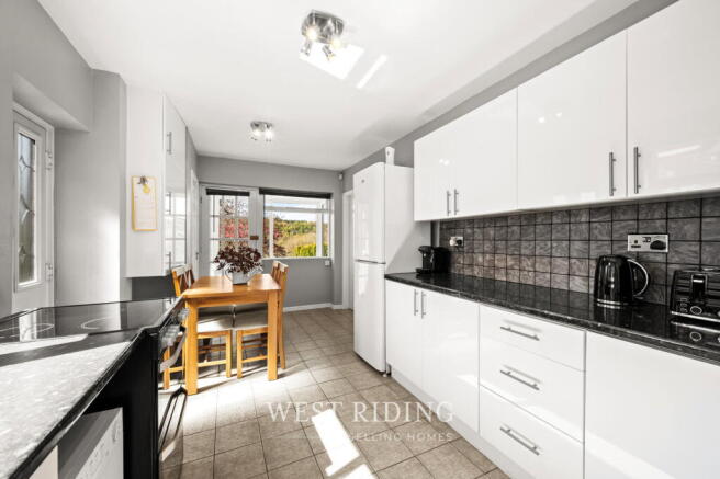 4 bed Semi-Detached for sale Image 5